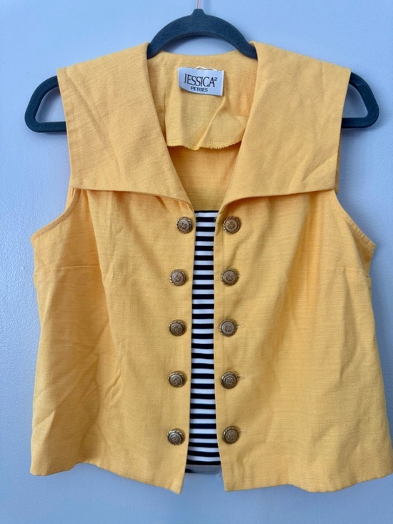Jessica Tops - 🇨🇦 EUC VTG 90s Jessica Petites Yellow Vest • Gold Crest Buttons • Made in Canada